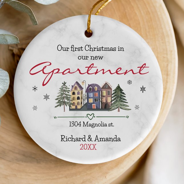 Ornamento De Cerâmica Primeiro Natal no nosso novo apartamento (Criador carregado)