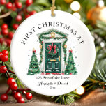Ornamento De Cerâmica Primeiro Natal Personalizado Em Nossa Nova Casa<br><div class="desc">O Primeiro Natal Personalizado em Nosso Novo Ornamento Cerâmico Doméstico é uma bela lembrança para celebrar um marco de férias! Feito de cerâmica de alta qualidade, esse ornamento apresenta um charmoso design com elementos festivos e espaço para personalizar com nomes, o ano ou uma mensagem sincera. Perfeito por comemorar seu...</div>