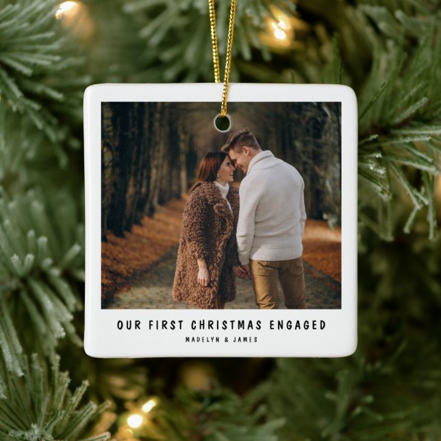 Ornamento De Cerâmica Primeiro Noivado de Foto Mínimo Envolvido no Natal (Árvore)