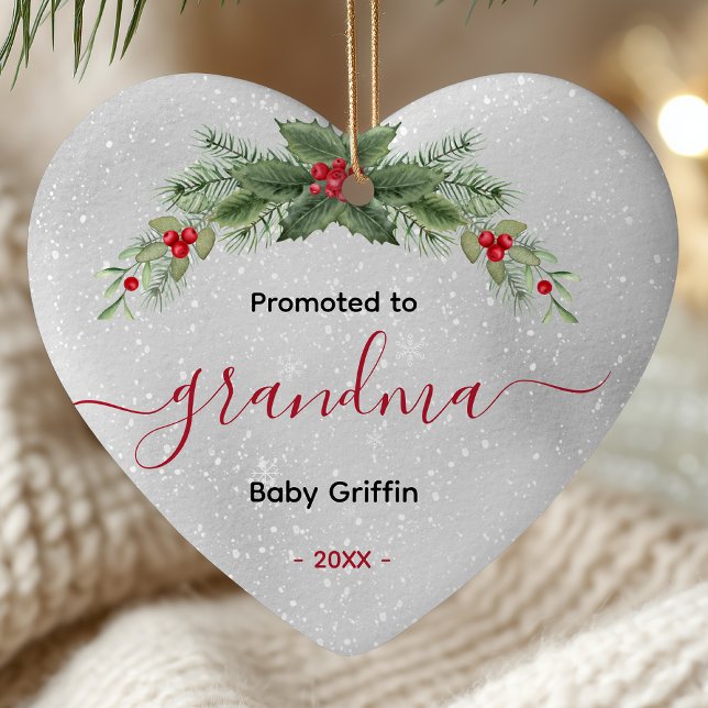 Ornamento De Cerâmica Promoted to grandma baby announcement heart (Criador carregado)