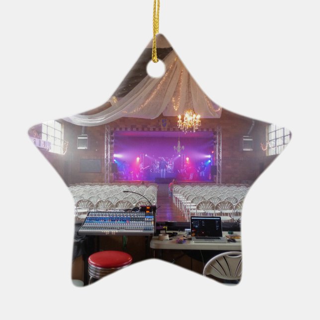 Ornamento De Cerâmica Pronto para um concerto (Frente)