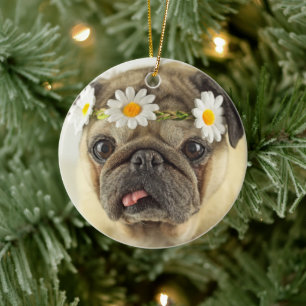 Ornamento De Cerâmica Pug com Daisy Crown