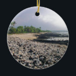 Ornamento De Cerâmica Punalu "Sand Beach Hawaii Big Island"<br><div class="desc">As fotos do viagem Hawaii,  na ilha grande,  fazem belos presentes de keepape. ⭐ PERSONALIZAR este modelo com o seu trabalho de arte. ⭐ EDITÁ-lo ainda mais para fazer mais alterações. ⭐ TRANSFERIR este design para qualquer produto. Visite todas as minhas lojas em bit.ly/SandyspiderStores (recortar e colar).</div>