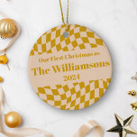 Ornamento De Cerâmica Quadro de Controle Amarelo Personalizado Natal<br><div class="desc">Comemore seu primeiro Natal como uma família com este ornamento cerâmico personalizado na moda, com um design de pranchas amarelas da mostarda retrorada. Personalize-o com o seu nome de família para uma manutenção única que comemore o seu feriado juntos. O ousado padrão amarelo e o estilo inspirado na safra fazem...</div>