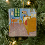 Ornamento De Cerâmica Quarto em Arles | Vincent van Gogh<br><div class="desc">Quarto em Arles (1889), de Vincent van Gogh, é uma representação cativante do quarto simples do artista em sua casa em Arles, França. A pintura apresenta cores ousadas, expressivas e perspectivas distorcidas, enfatizando a intimidade emocional do espaço. Os móveis e a decoração — como a cama de madeira, cadeiras e...</div>
