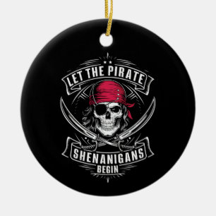 Ornamento De Cerâmica Que Comece as Travessuras de Piratas do Halloween 