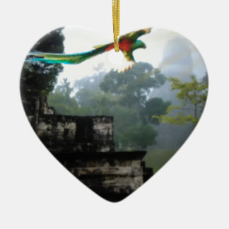 Ornamento De Cerâmica Quetzel em Tikal