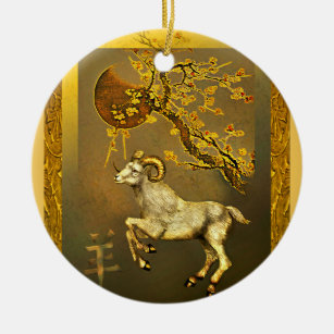 Ornamento De Cerâmica Ram chinesa sob ramos da ameixa da lua e do ouro
