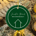 Ornamento De Cerâmica Real Estate Company Personalizada Green Christmas<br><div class="desc">Este Enfeites de natal de corretor moderno é personalizado com o nome da sua empresa real sob o nome do agente na tipografia quic. Este presente verde e branco minimalista apresenta um desenho simples de uma casa. Férias contemporâneas presentes para um agente que trabalha para ajudá-lo a comprar de uma...</div>