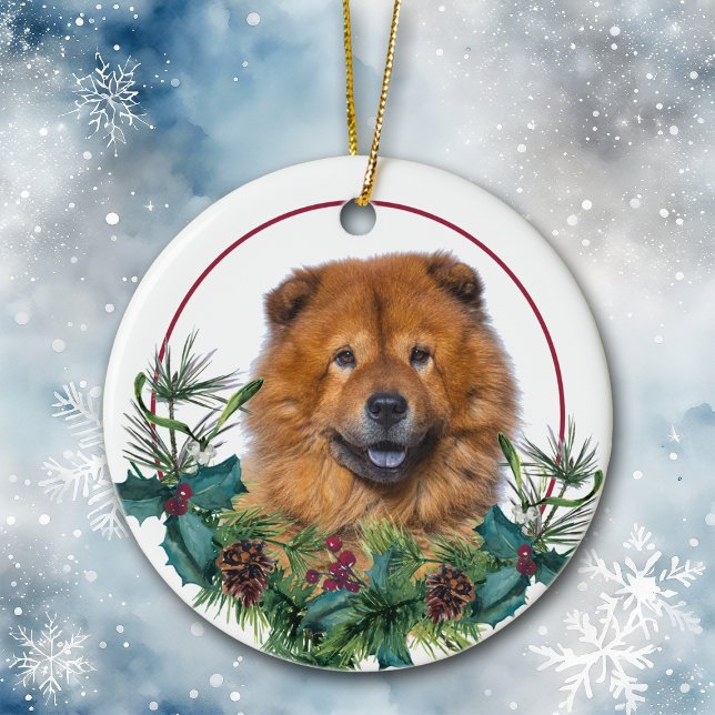Ornamento De Cerâmica Red Chow Chow Dog Evergreen Berry Wreath (Criador carregado)