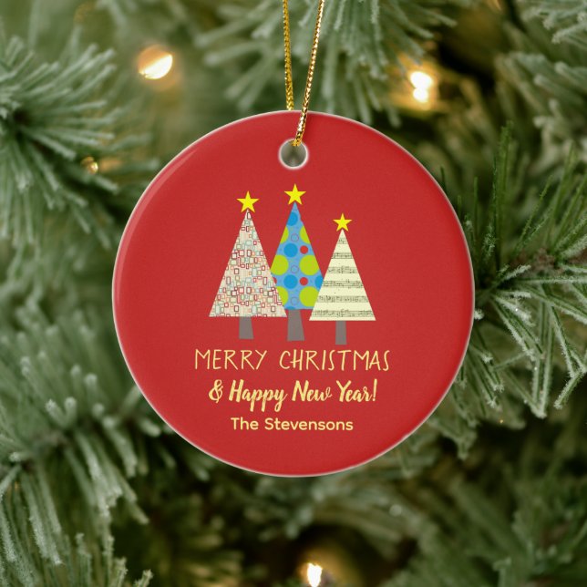 Ornamento De Cerâmica Red Christmas Tree Family Name (Árvore)