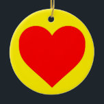 Ornamento De Cerâmica Red Heart Pop Art<br><div class="desc">Simples coração vermelho quente em fundo amarelo vívido. Ideia gráfica de decoração projetada. Forma estética comumente usada para representar amor,  apoio,  laços estreitos,  amizade e admiração.</div>