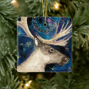 Ornamento De Cerâmica Reindeer de Natal à noite com uma estrela brilhan