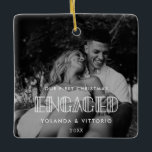 Ornamento De Cerâmica Retro art deco Our First Christmas<br><div class="desc">Uma tipografia moderna para esta coleção de personagens para casais recém-engajados. Para personalizar com a sua imagem favorita. Você também pode mudar facilmente a cor da fonte para seu gosto.</div>