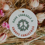 Ornamento De Cerâmica Retro Sinal de Paz Tenha Um Feliz Natal<br><div class="desc">Este Enfeites de natal apresenta uma coroa festiva e acesa de férias em forma de um sinal de paz e uma fonte retrô divertida com o ditado,  "Tenha um bom Natal." Este ornamento é tão festivo e divertido,  uma adição única ao seu decor de árvore de férias.</div>