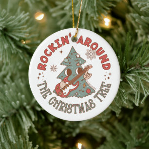 Ornamento De Cerâmica Rockin em torno da árvore de Natal © GraphicLoveSh