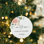 Ornamento De Cerâmica Rosa gold floral greeneral sr. core casamento<br><div class="desc">Um fundo branco chic. Decorados com ouro-rosa,  flores cor-de-rosa-pincel,  flores (rosas) e folhas de eucalipto de cor aquosa verde,  galhos,  verde e borras de ouro falsas. Sr. e Sra. com coração. Personalize e adicione seus nomes e data de casamento.</div>