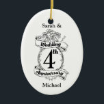 Ornamento De Cerâmica Rosas e Vinhas Quarto Aniversário Romântico de Cas<br><div class="desc">Uma marca para marcar seu quarto aniversário de casamento. O escudo parece design em preto e branco,  com rosas e videiras românticas. Uma forma excelente de marcar seu quarto ano de casamento.</div>
