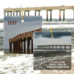 Ornamento De Cerâmica Rua Augustine Beach FL Pier Fotografia com Ano<br><div class="desc">A rua do Condado de Ocean & Fisheries Pier estende-se a 900 metros no oceano Atlântico a partir da costa arenosa da Rua Augustine Beach, Flórida, e é apresentada neste ornamento cerâmico fotográfico viagem souvenir com ano personalizável. Cada um desses ornamentos de manutenção de dois lados tem uma visão diferente...</div>