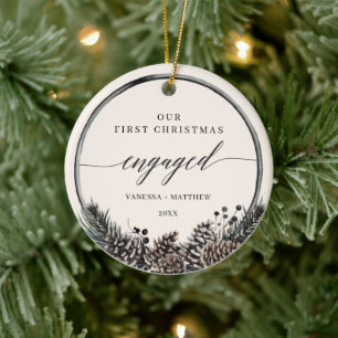 Ornamento De Cerâmica Rua Rustic Pine, Primeiro Natal Envolvido