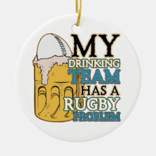 Ornamento De Cerâmica Rugby da equipe do bebendo