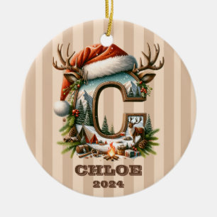 Ornamento De Cerâmica Russo - Letra Aventura C Santa Hat e Campfire