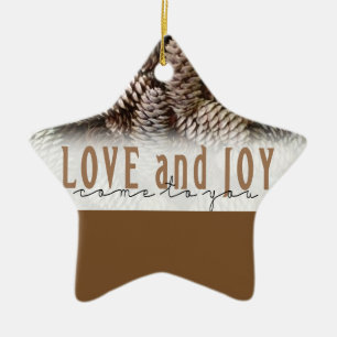 Ornamento De Cerâmica Rustic Holiday Love and Joy Pine Cone