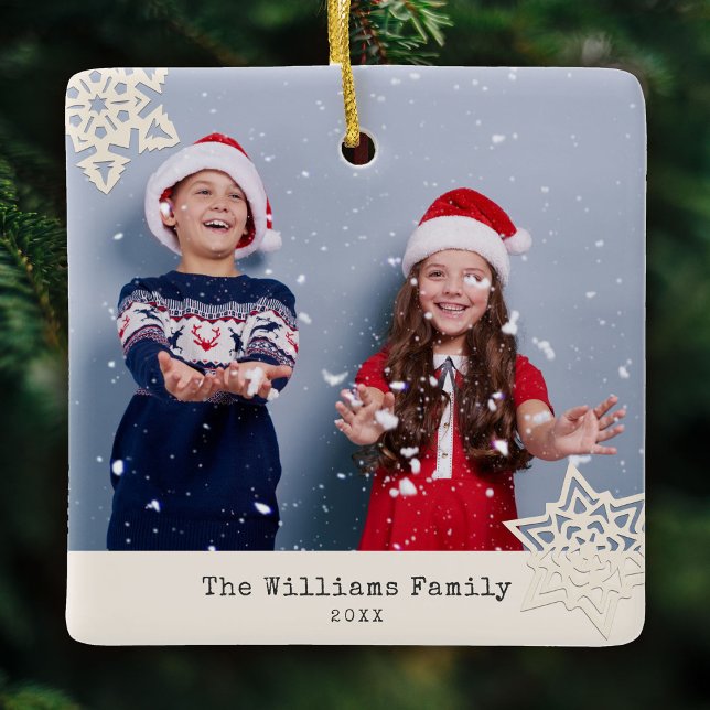 Ornamento De Cerâmica Rustic Modern Photo Snowflake Family Name Ceramic (Criador carregado)