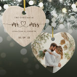 Ornamento De Cerâmica Rustic Mr and Mrs Wedding Photo<br><div class="desc">Celebrar seu dia especial com este Rustic Faux Wood Sr. e Sra. Wedding Foto Cerâmica Ornament. Feito para mimetizar o atrativo da madeira, expele calor e caráter. Gravado com o 'Sr. O sentimento da & Sra. em uma letra escura, este ornamento em forma de coração abriga sua foto personalizada de...</div>