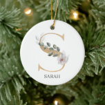 Ornamento De Cerâmica S Monograma Floral Personalizado<br><div class="desc">Florial da letra S monograma. A letra S,  de textura castanha ouro,  acentuada com folhas compostas de cor aquosa verde,  flores e pó de ouro. Personalizado com o nome na fonte correspondente.</div>