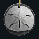 Ornamento De Cerâmica Sand Dollar Seashell Beach Ornament Pental<br><div class="desc">Uma concha de areia dólar repousa na costa da praia de areia com luz lateral suave do pôr do sol. Imagem é uma foto em preto e branco tirada em Playa Grande, Costa Rica na Costa do Pacífico. Personalize este pendente de ornamento da concha marítima com seu próprio texto ou...</div>