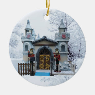 Ornamento De Cerâmica Santas Grotto com Guardas de Nutcracker no inverno
