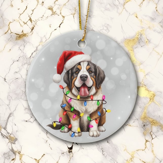 Ornamento De Cerâmica Santo Bernard Puppy nas Luzes de Natal (Criador carregado)