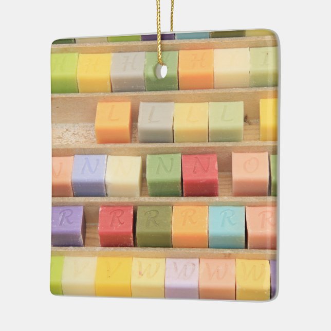 Ornamento De Cerâmica Savon de Provence (Esquerda)