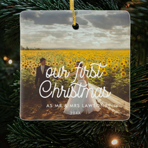 Ornamento De Cerâmica Script Retro Nossa Primeira Foto de casal de Natal