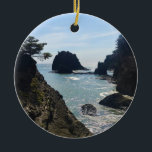 Ornamento De Cerâmica Secret Beach, Samuel H. Boardman, Oregon<br><div class="desc">Belas vistas esperam por você na praia Secreta no Corredor Cênico do Estado de Samuel H. Boardman ao longo da costa do Oregon Sul. No Thunder Rock Cove, você pega a trilha "Beach & Falls" que passa por um riacho e termina em Secret Beach. É bem nomeado, pois você não...</div>