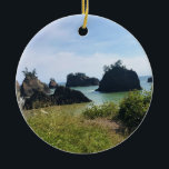 Ornamento De Cerâmica Secret Beach, Samuel H. Boardman, Oregon<br><div class="desc">Belas vistas esperam por você na praia Secreta no Corredor Cênico do Estado de Samuel H. Boardman ao longo da costa do Oregon Sul. No Thunder Rock Cove, você pega a trilha "Beach & Falls" que passa por um riacho e termina em Secret Beach. É bem nomeado, pois você não...</div>