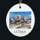 Ornamento De Cerâmica Seicheles La Digue Anse Marron Beach Vintage<br><div class="desc">Design de praia de Anse Marron, La Digue, seichelenses, para feriado. Seicheles na paisagem da ilha do Oceano Índico com uma lembrança panorâmica da praia para a viagem La Digue e Praslin. Trabalho de arte de praia de Seicheles para marinheiros e mochileiros. O panorama do Oceano Índico das Seicheles, Souvenir...</div>