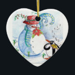ORNAMENTO DE CERÂMICA SERENADE DE INVERNO DE SNOWMAN E PENGUIN<br><div class="desc">Pintura pastel original branca e colorida,  em cor vermelha azul branca,  boneco de neve e pinguim,  tocando violino na neve de inverno com flores vermelhas,  floresce.por Búlgaro Lumini (c)</div>