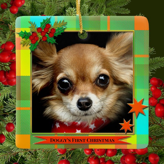 Ornamento De Cerâmica Seu Primeiro Natal em Xadrez (Colorful plaid Christmas ornament featuring a cute image of a chihuahua or your custom (pet) photo)