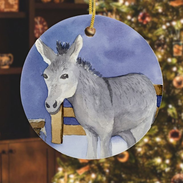 Ornamento De Cerâmica Shaggy Donkey (Série Bestas Amigáveis) (Donkey Friendly Beast ornament hanging in front of a Christmas tree in a living room)