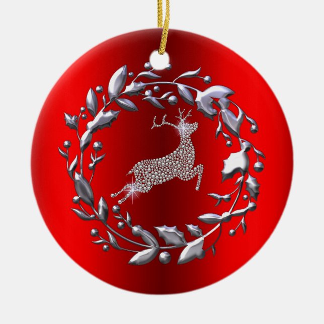Ornamento De Cerâmica Silver Reindeer e Wreath no Natal Vermelho (Frente)