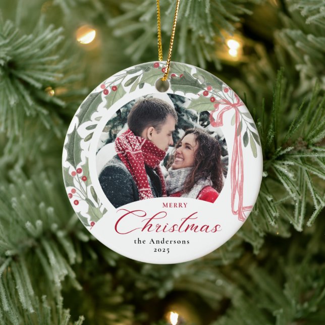 Ornamento De Cerâmica Simple Elegant Script Family Photo Merry Christmas (Árvore)