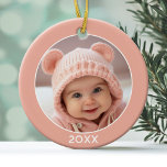 Ornamento De Cerâmica Simples borda com foto e ano de Coral Rosa<br><div class="desc">Adicione uma foto a esta decoração de feriado - perfeita para as crianças. Uma simples borda cor-de-rosa claro faz um ornamento memorável para sua árvore. Uma fonte moderna mínima para o ano com um lugar para carregar uma foto quadrada.</div>