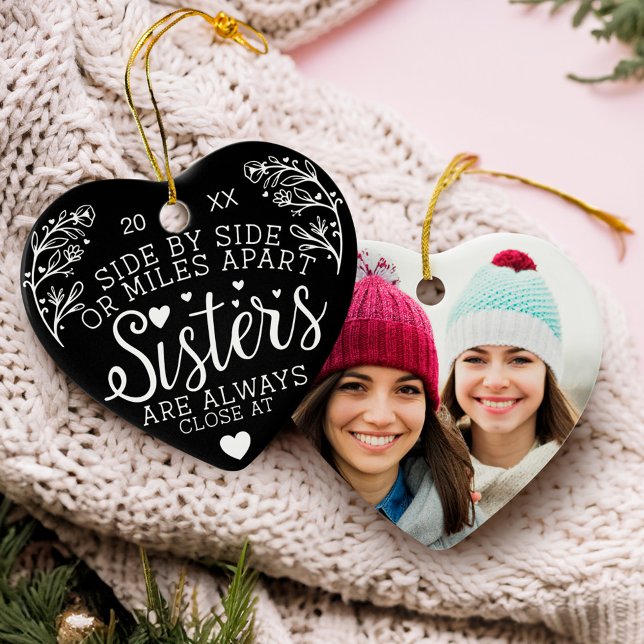 Ornamento De Cerâmica Sisters Connected At Heart Photo Keepsake Black (Sisters Connected At Heart Photo Keepsake Black Ceramic Ornament)