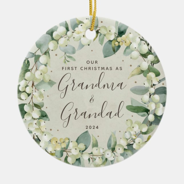 Ornamento De Cerâmica Snowberry Primeiro Natal como Foto de Avós (Frente)