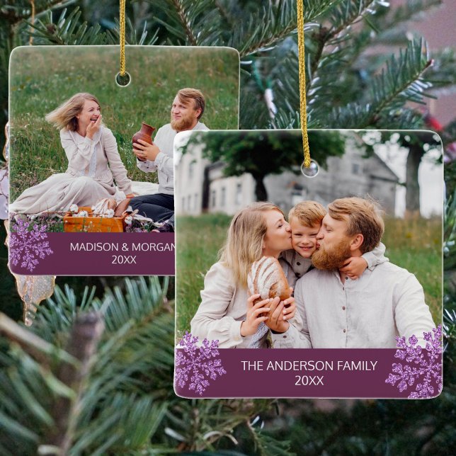 Ornamento De Cerâmica Snowflake Plum Bling Trendy 2 Foto Natal (Personalized 2 photo ceramic Christmas ornaments in dark purple with purple faux glitter snowflakes)