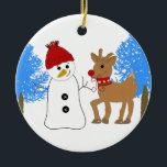 Ornamento De Cerâmica Snowman e Reindeer na Floresta<br><div class="desc">Um bonitinho bonitinho com uma pequena rena ruidosa vermelha numa floresta de árvores congeladas.</div>