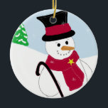 Ornamento De Cerâmica Snowman Sorridente<br><div class="desc">Um bonitinho bonitinho vestindo um chapéu preto e segurando uma bengala,  uma doce expressão em seu rosto.</div>