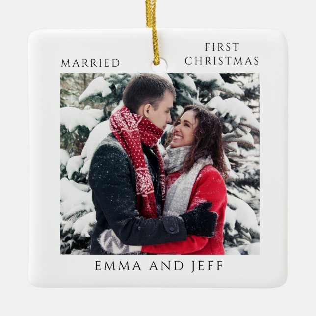 Ornamento De Cerâmica Snowy Winter Married First Christmas Holiday Photo (Frente)